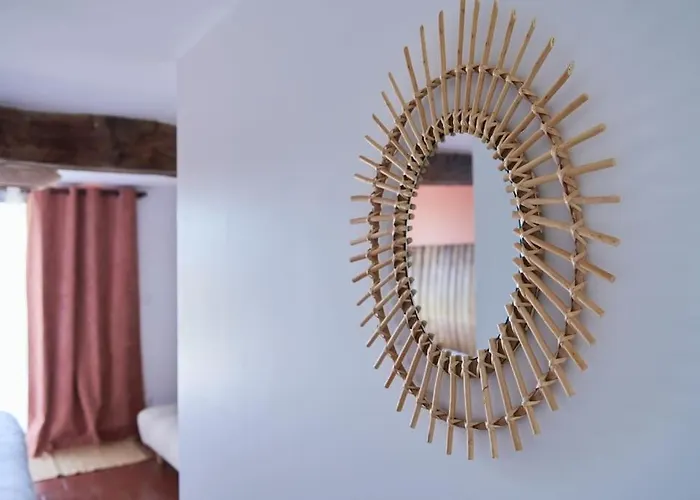 Le Repaire Lagardere *